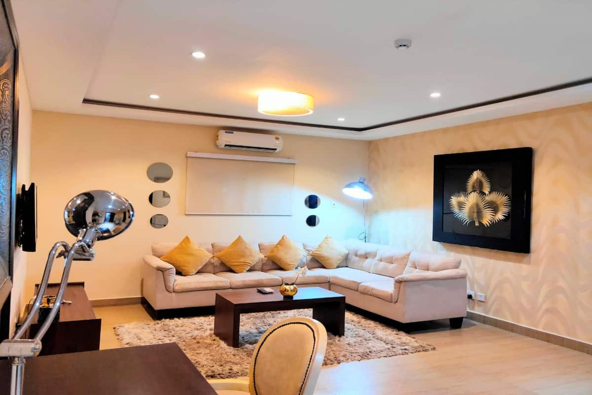 executive suite | living area | flat-screen tv