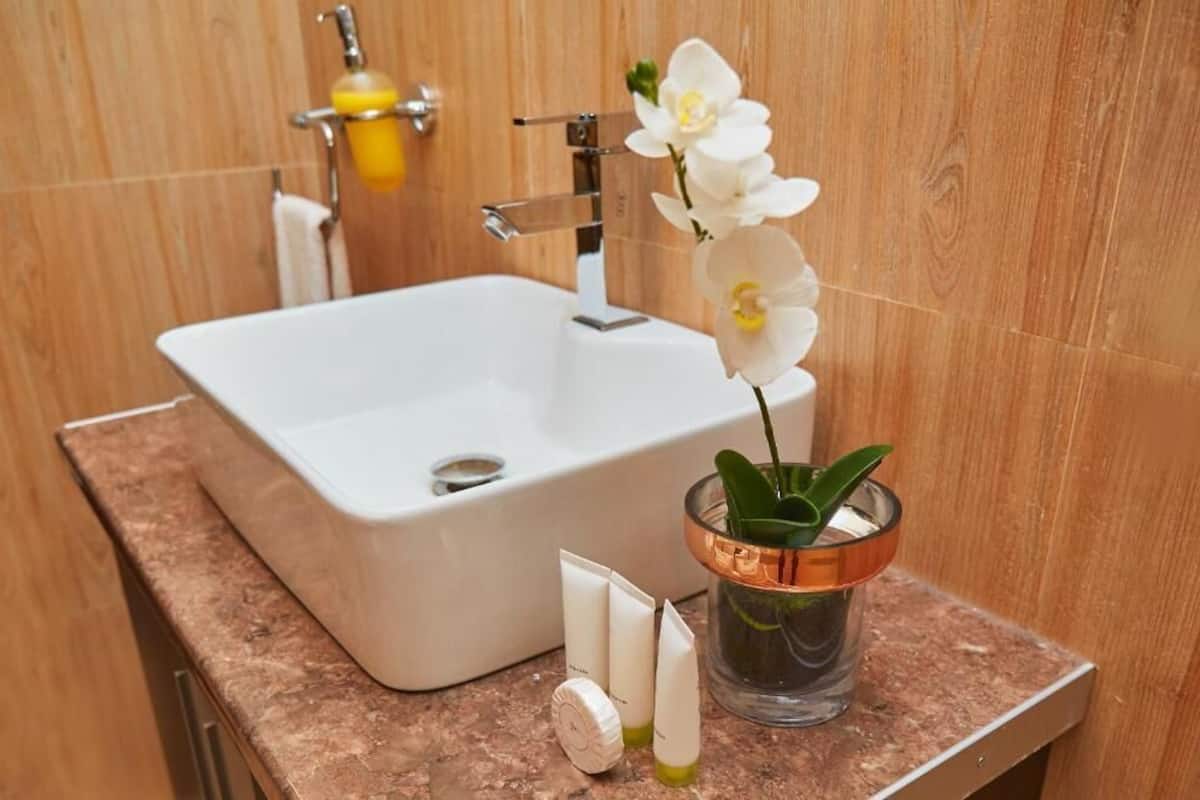 executive suite | bathroom | deep-soaking bathtub, rainfall showerhead, designer toiletries