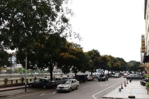 Self parking - United Star Hotel (Kaiping)