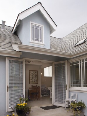 Exterior - Brand New Cottage In Great Berkeley Neighborhood. (Berkeley)