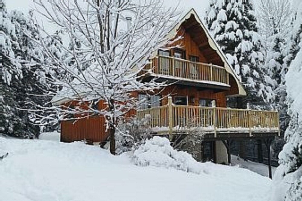 Family Friendly Chalet Game Room, Enjoy the View - 3 Br 2 mi to Smuggs