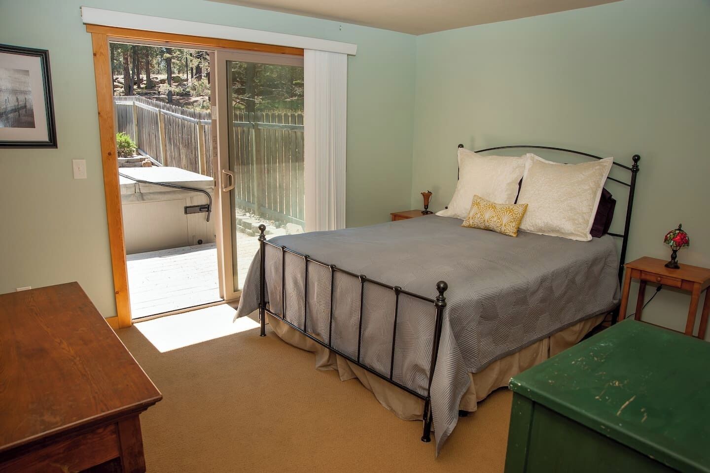 4 bedrooms, desk, iron/ironing board, travel crib