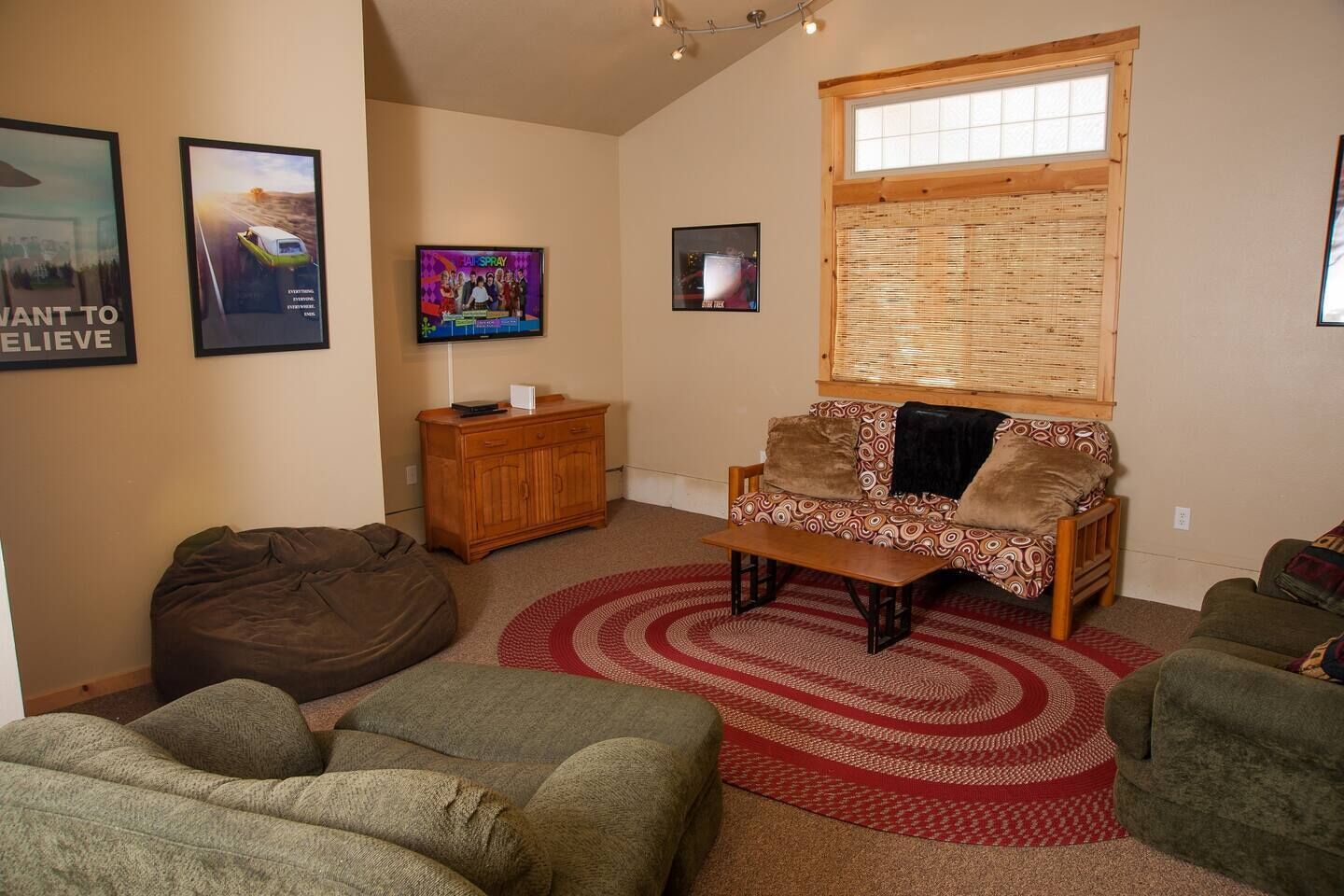 Large cabin with hot tub