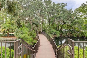 Property grounds - Newly renovated villa near the beach with pool & tennis -  walk to Coligny Plaza (Hilton Head)
