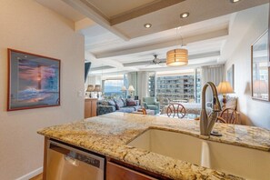 Interior - Whale Watch Special ~*~ Ocean View Studio (Lahaina)