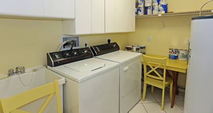 Family and Friends Favorite 3 Blocks to the Beach - sleeps 10-12