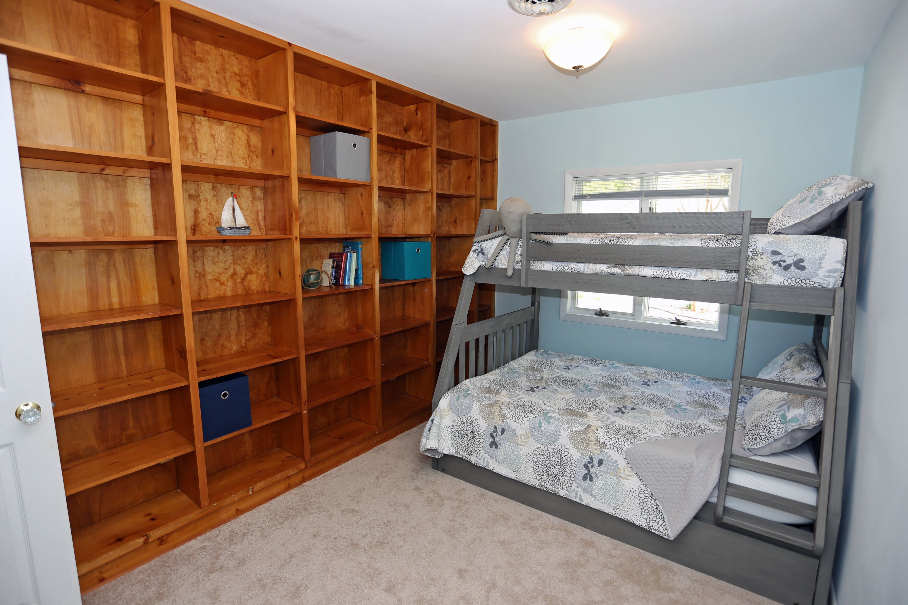 5 habitaciones, escritorio, tabla de planchar con plancha y wifi gratis 