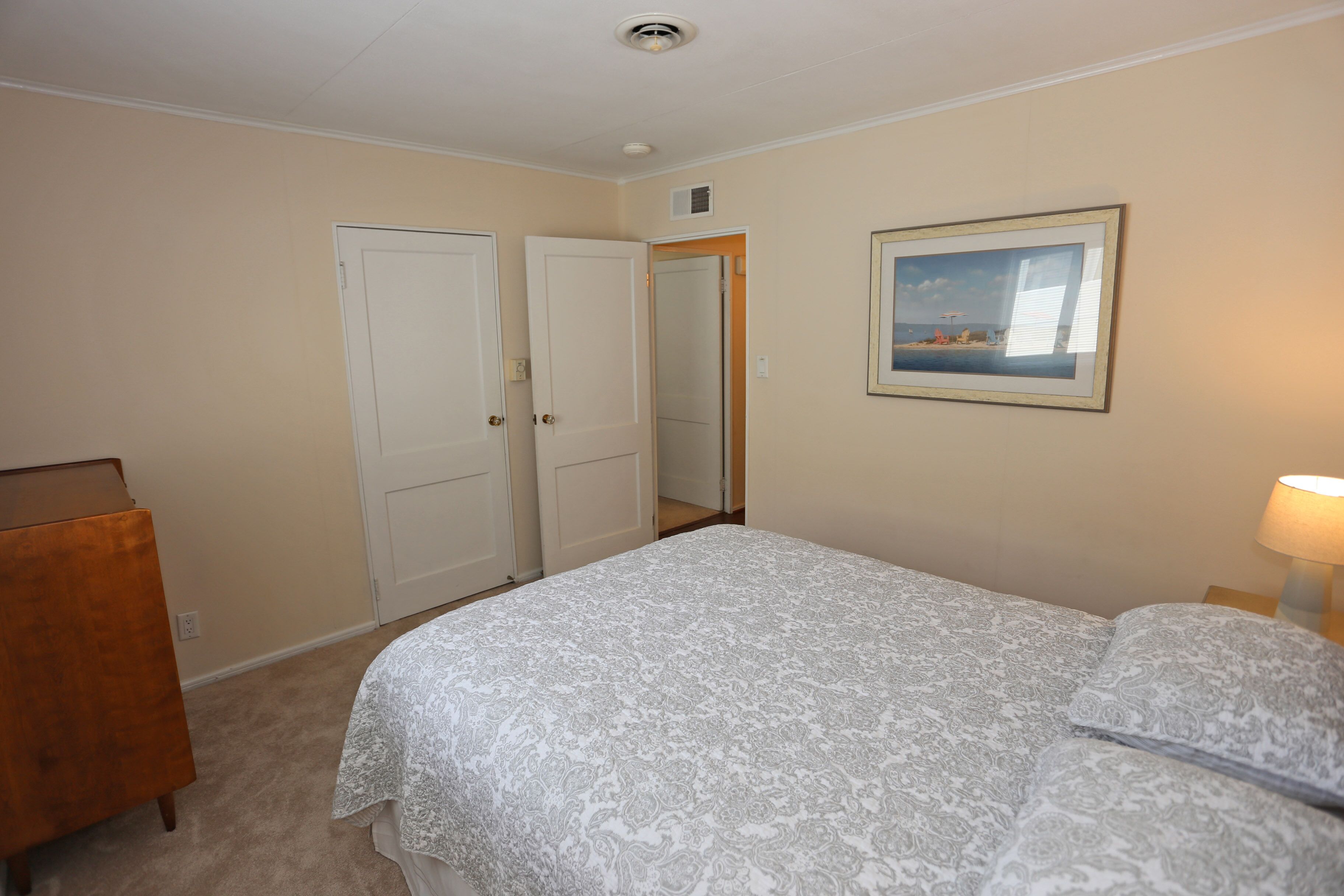 5 bedrooms, desk, iron/ironing board, free WiFi