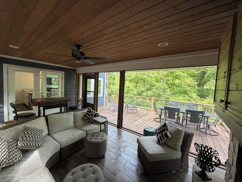 Beautiful, quiet. Right on the river.  New High speed internet!