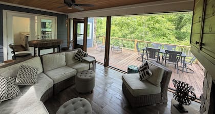 Beautiful, quiet. Right on the river. New High speed internet!