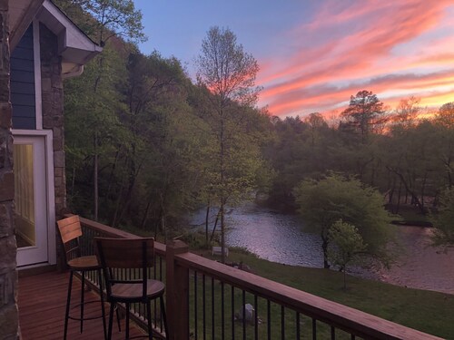 Beautiful, quiet. Right on the river.  New High speed internet!