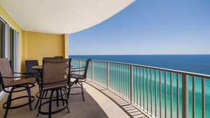 Outdoor dining - Emerald Isle 2206 - Front row beach chairs included! Assigned parking! (Panama City Beach)