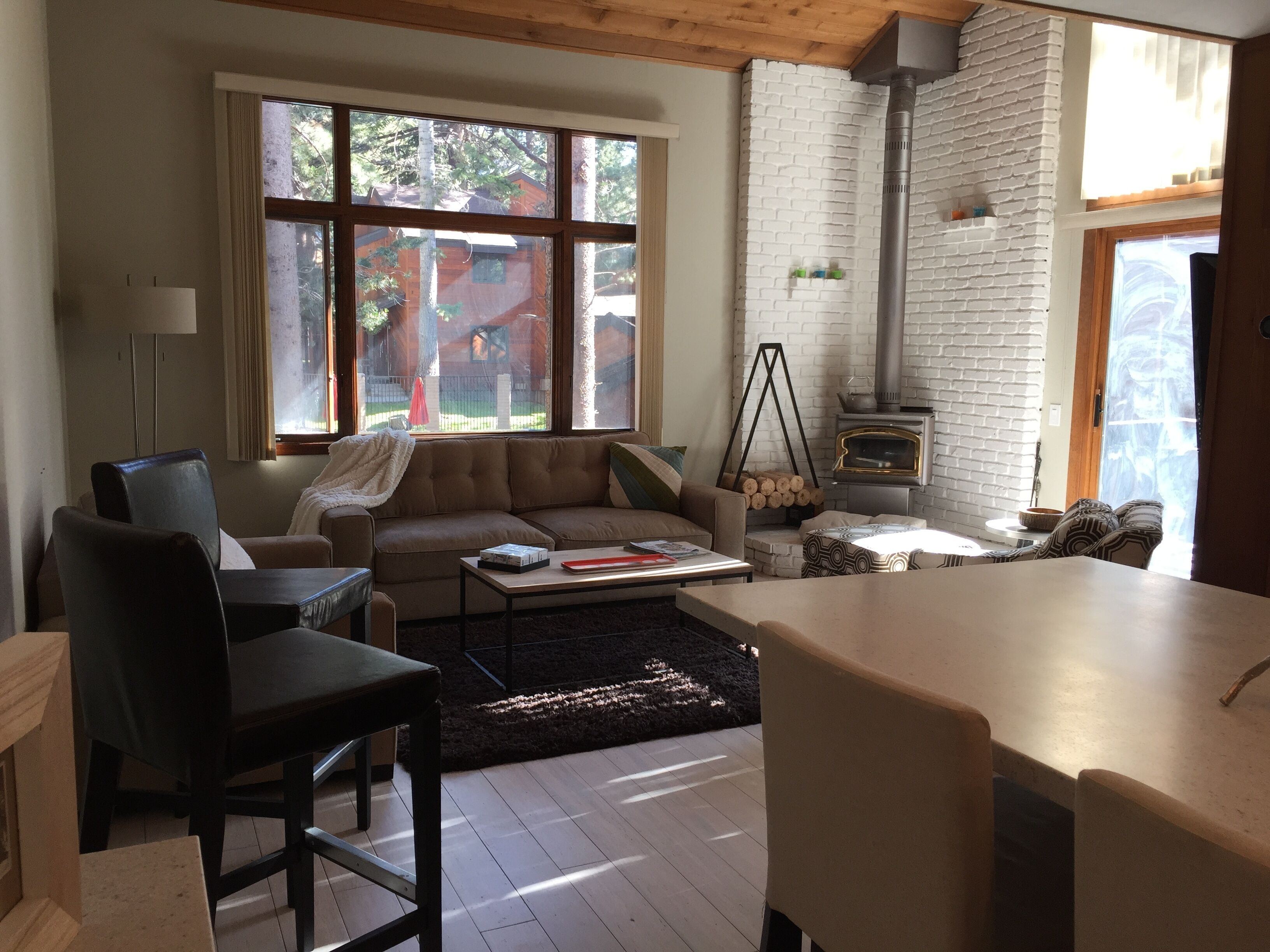 Chic, Modern 2BR +Loft Townhouse