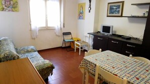 Apartment, 1 Bedroom | In-room dining - Spartano ma Comodo (Levanto)