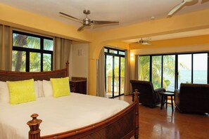 6 makuuhuonetta, tallelokero huoneessa, silitysrauta/-lauta