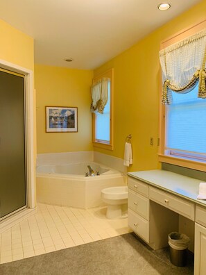 Combined shower/bathtub, jetted bath, hair dryer, bidet - ST. MICHAELS ESTATE OFFERS WATERFRONT POOL, PIER, DOCK AND 15 ACS
PET FRIENDLY (Sherwood)