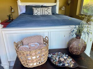 2 bedrooms, iron/ironing board, travel crib, free WiFi