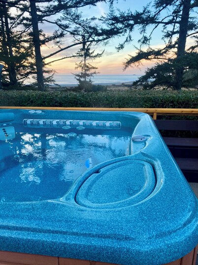 Wild Coast Lookout offers privacy and a dramatic view of the Oregon Coast.