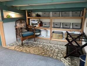 Interior - Wild Coast Lookout offers privacy and a dramatic view of the Oregon Coast. (Gold Beach)