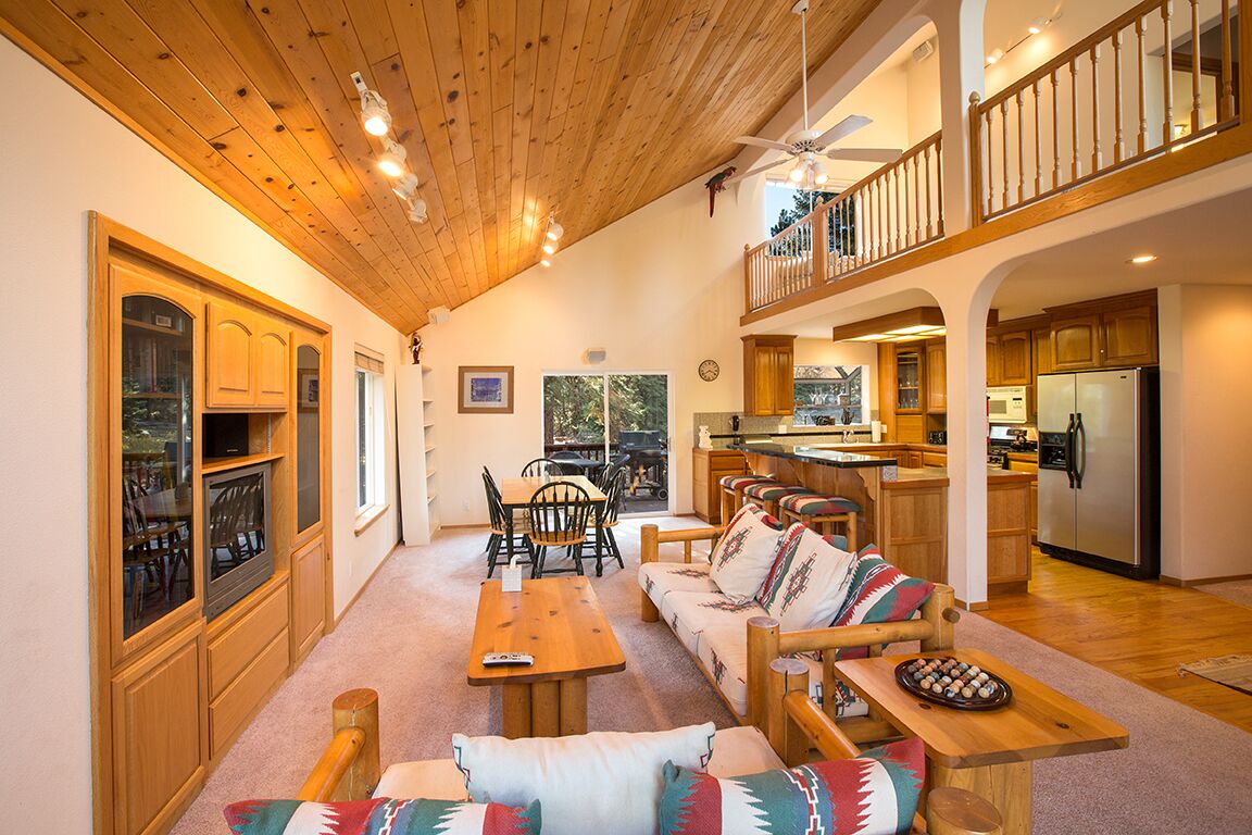 North Shore Lake Tahoe - Near Ski Resort and Beach