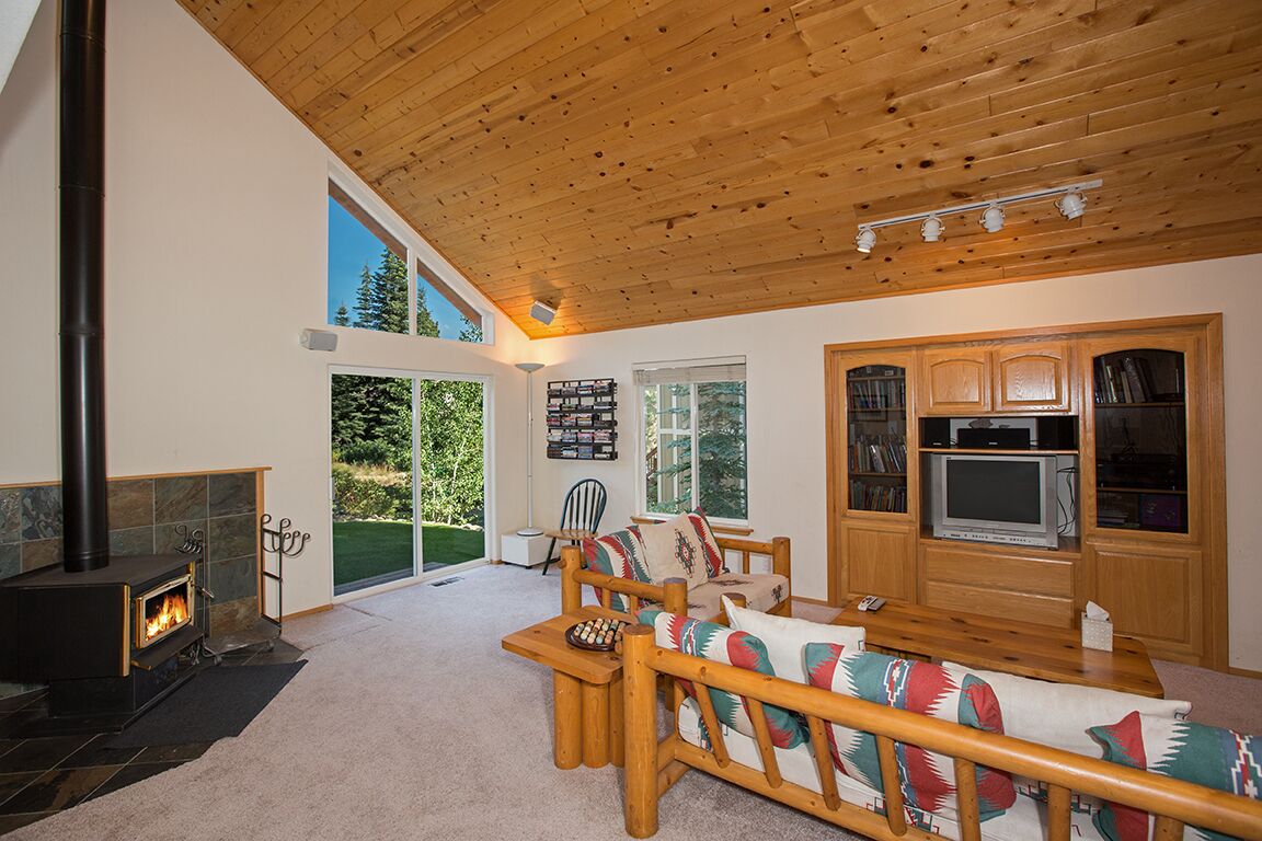 North Shore Lake Tahoe - Near Ski Resort and Beach