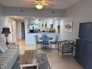 Smart-TV, Kamin, Arbeitsbereiche