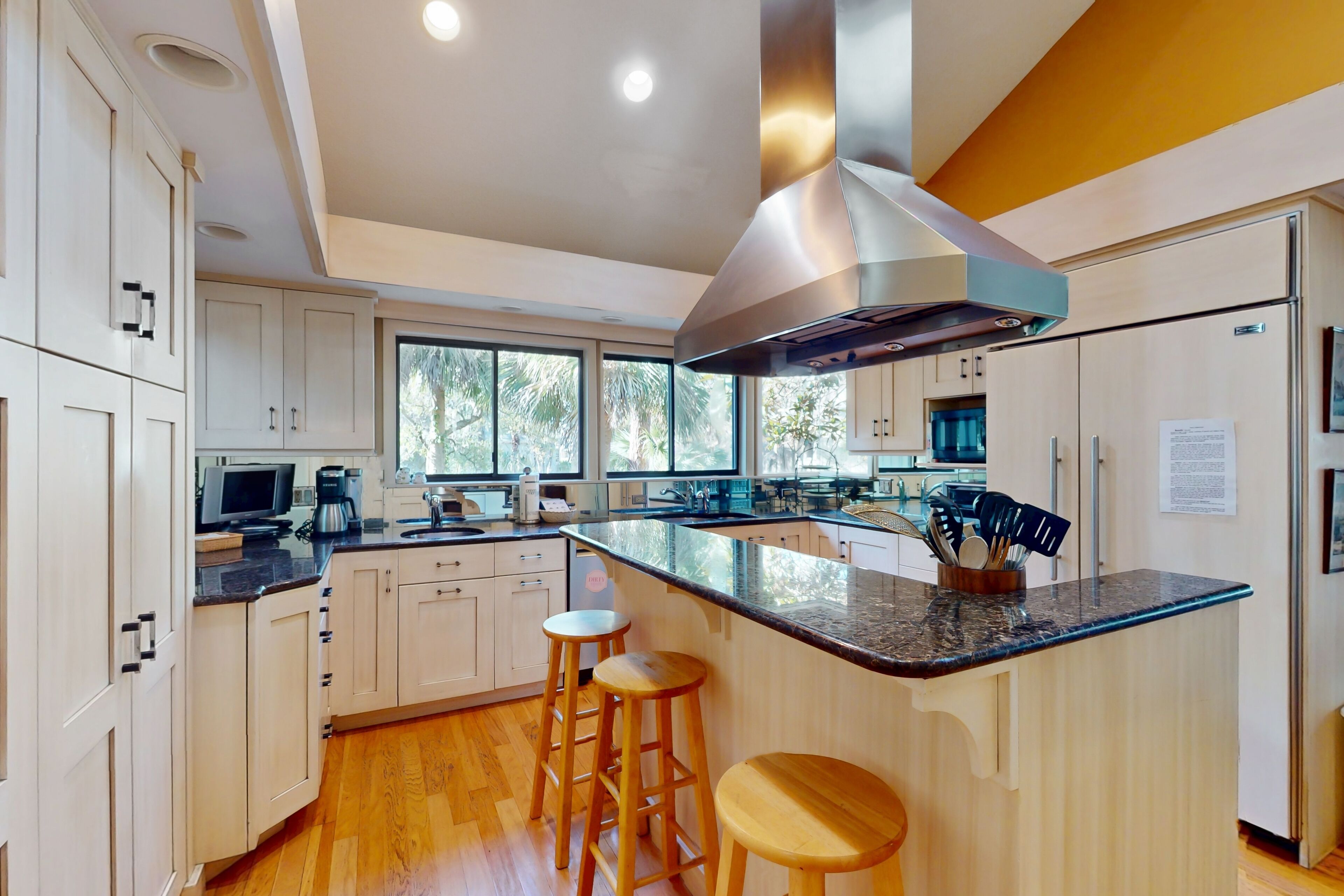 雪櫃、微波  爐、焗爐、爐具