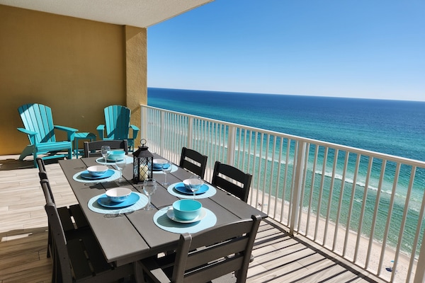 Oceanfront dining for 6.