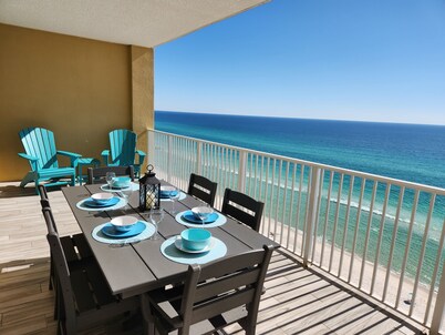 LUXURY BEACHFRONT, FREE BEACH CHAIR SVC, HUGE BALCONY, POOL, SPA, GREAT AREA!