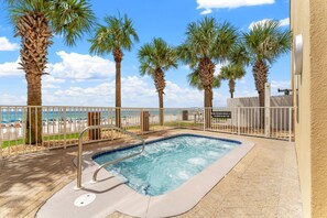Outdoor spa tub - LUXURY BEACHFRONT, FREE BEACH CHAIR SVC, HUGE BALCONY, POOL, SPA, GREAT AREA! (Panama City Beach)