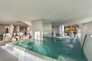 Indoor pool, outdoor pool, pool loungers - Longevity Health and Wellness Hotel - Adults Only (Portimão)