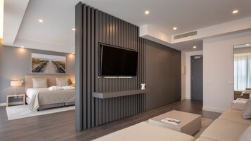 Panoramic Suite, Partial Sea View, 1 bedroom - Offer of 1 Introduction Session to Wellness | Minibar, in-room safe, desk, soundproofing