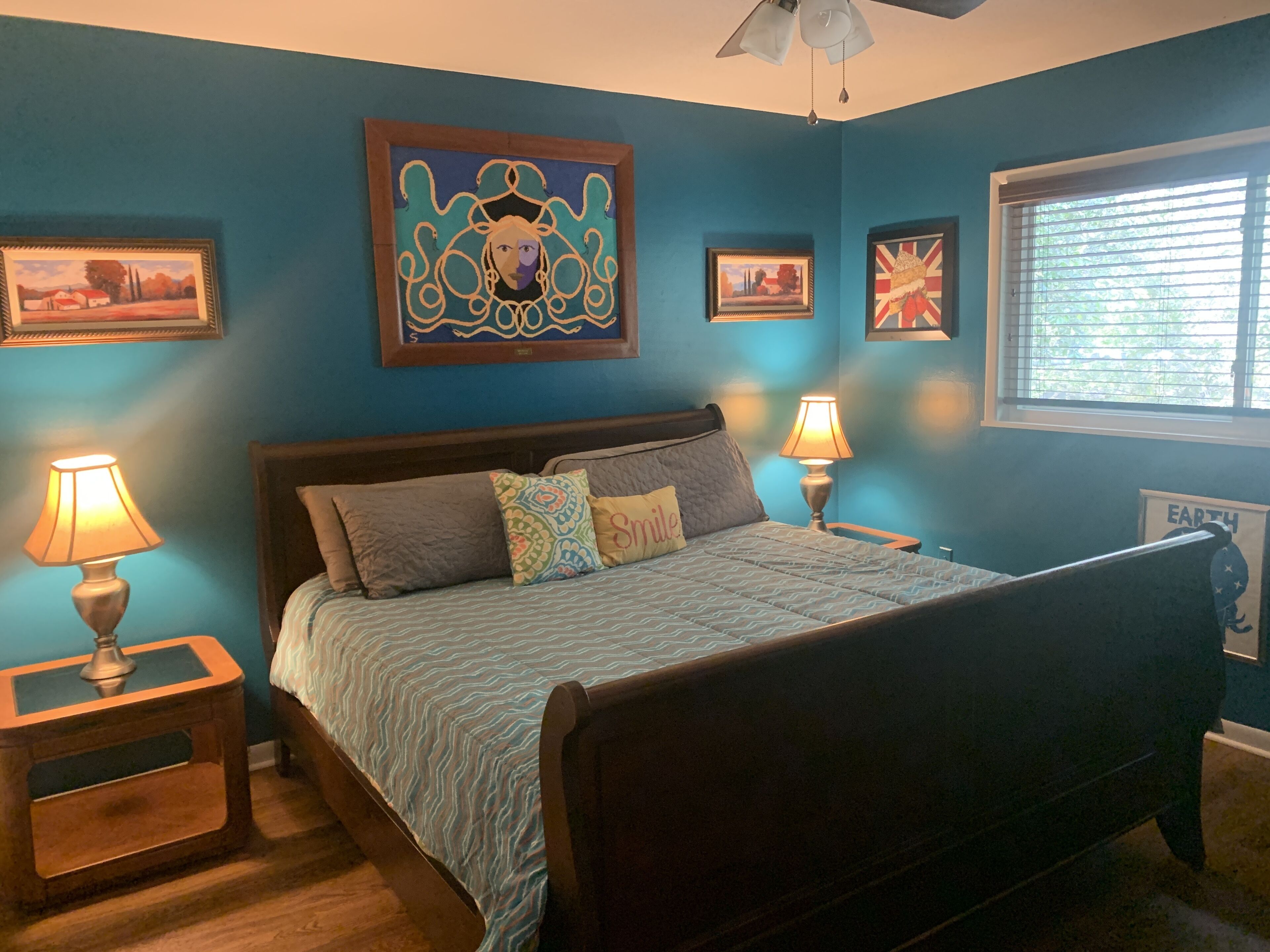 Family Friendly Downtown Home - Private Yard, Grill 