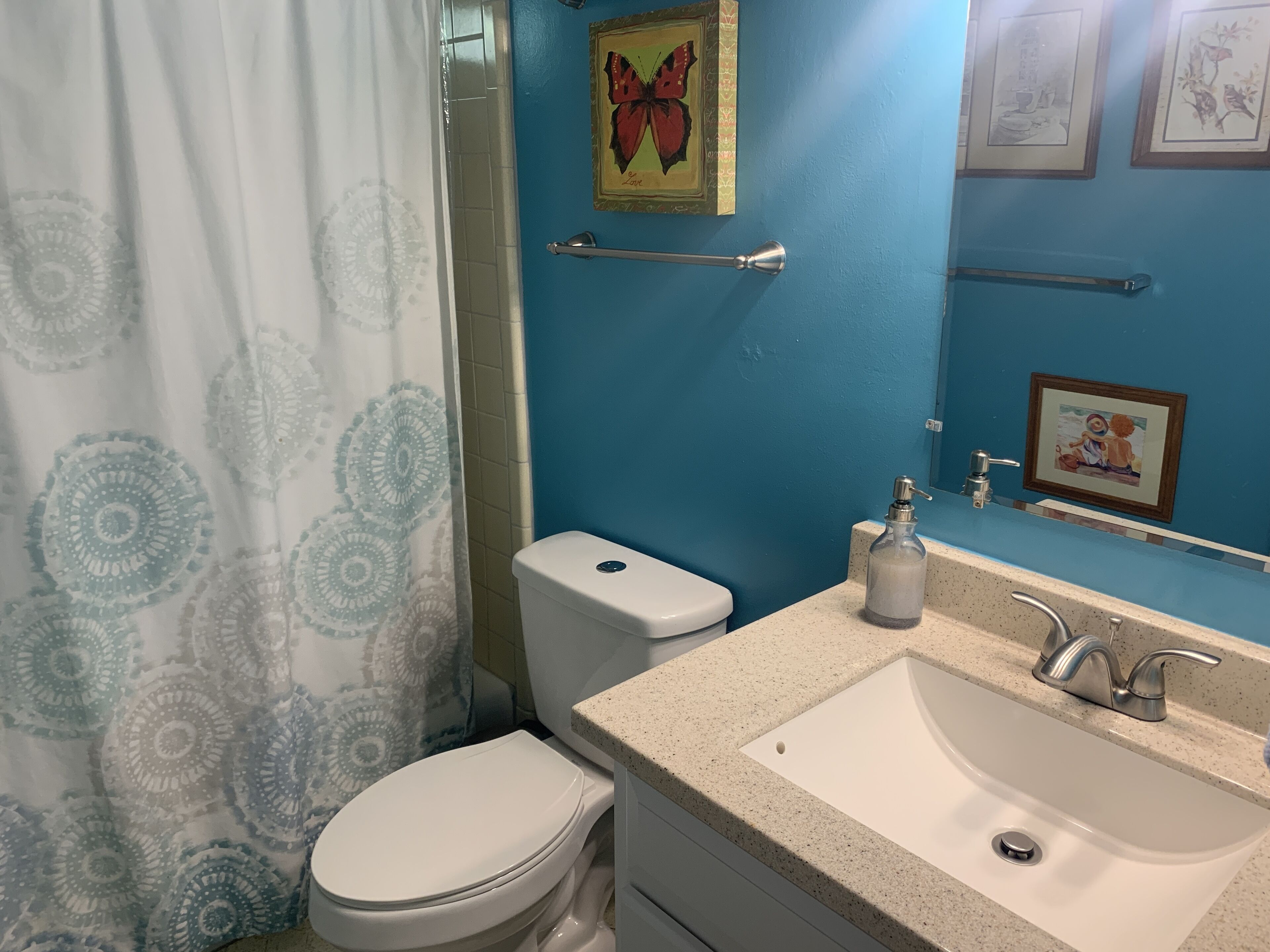 Family Friendly Downtown Home - Private Yard, Grill 