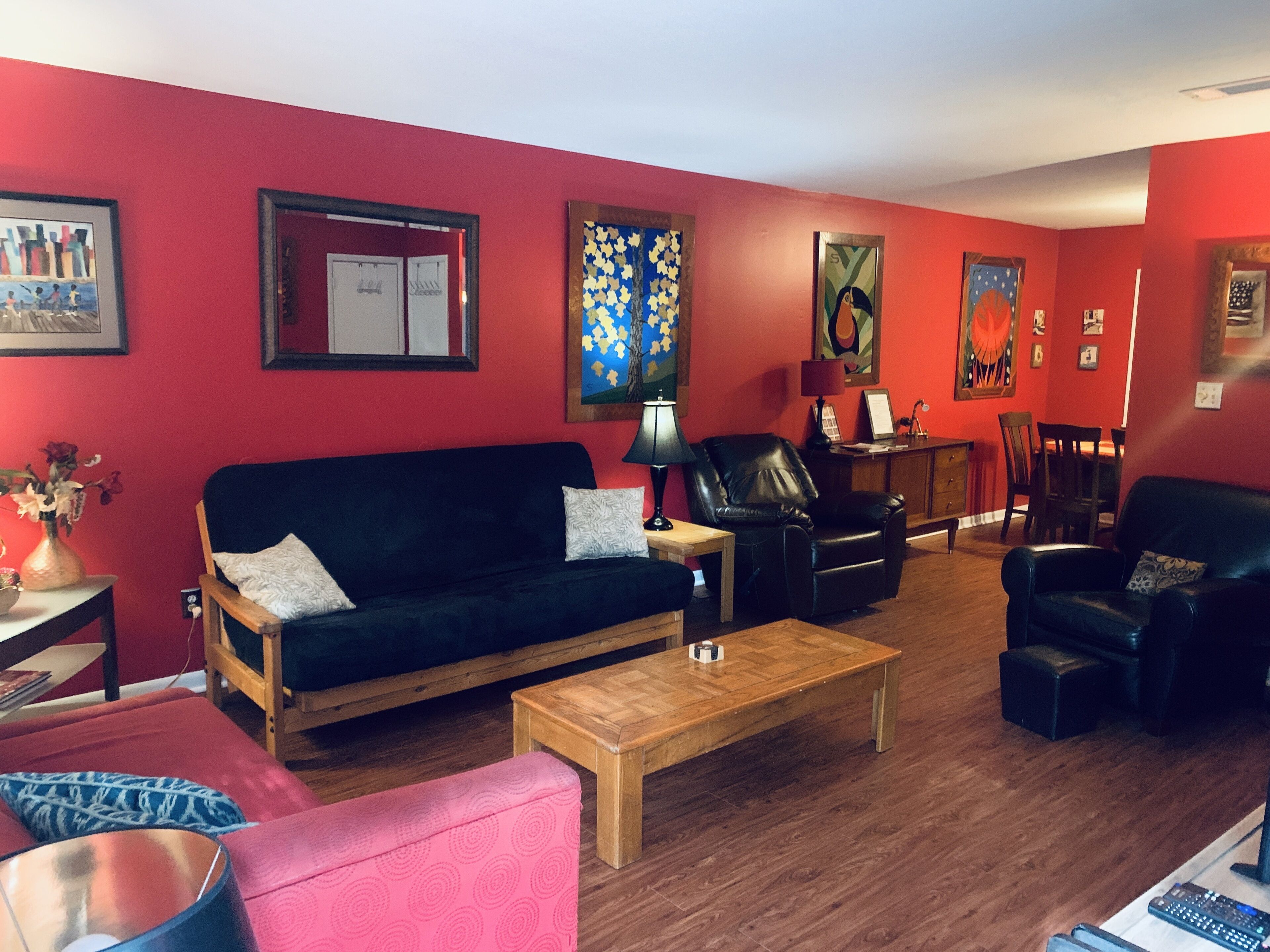 Family Friendly Downtown Home - Private Yard, Grill 