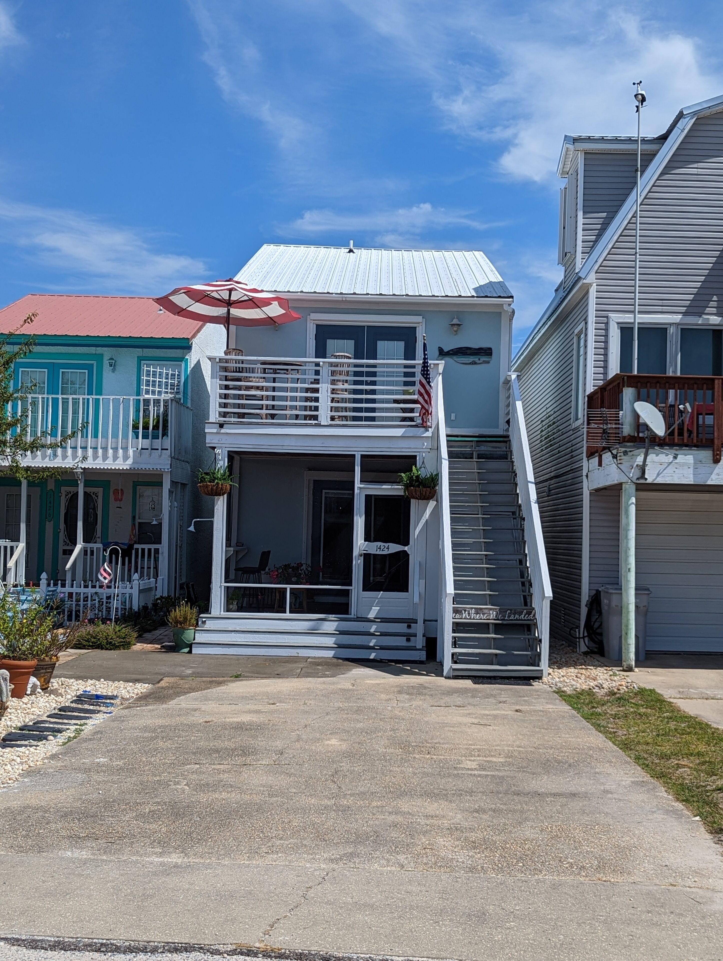 Very Spacious!  Recently updated decor and  Beachy casual. Upstairs house.