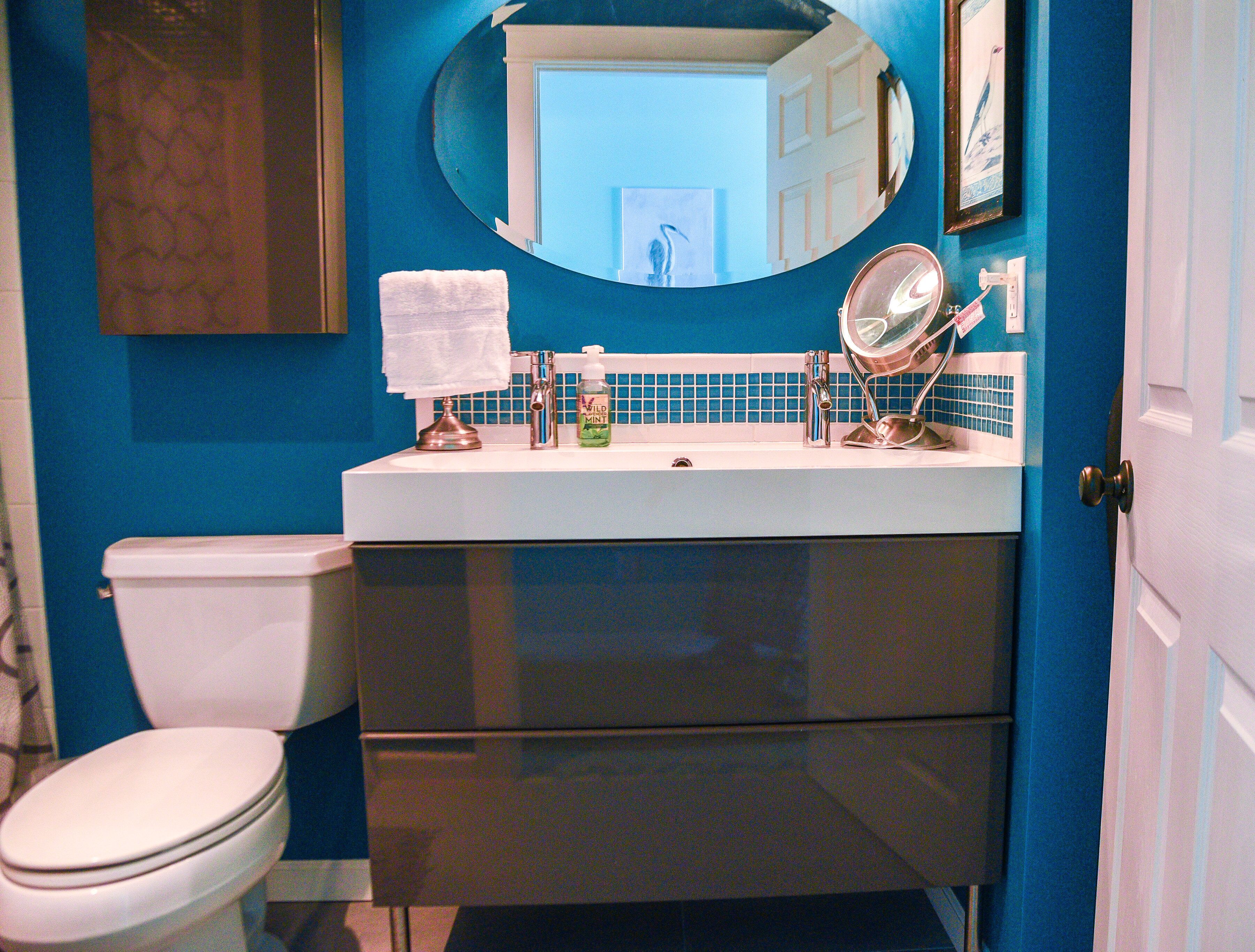 Very Spacious!  Recently updated decor and  Beachy casual. Upstairs house.