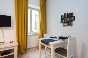 In-room dining - ShortStayPoland Środkowa (B48) (Warsaw)