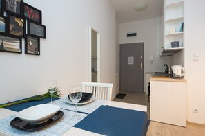 In-room dining - ShortStayPoland Środkowa (B48) (Warsaw)