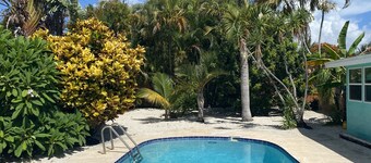Private Tropical Paradise with new pool and massage chair