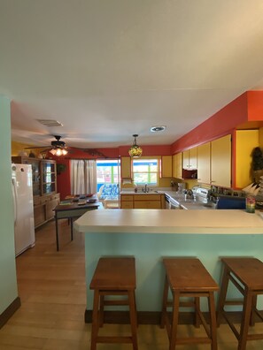 Fridge, microwave, oven, stovetop - Private Tropical Paradise with new pool and massage chair (Cocoa Beach)