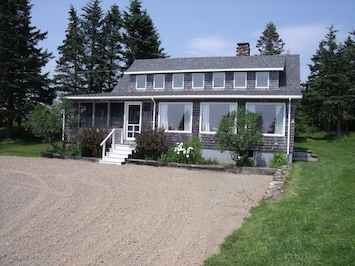 front drive of cottage