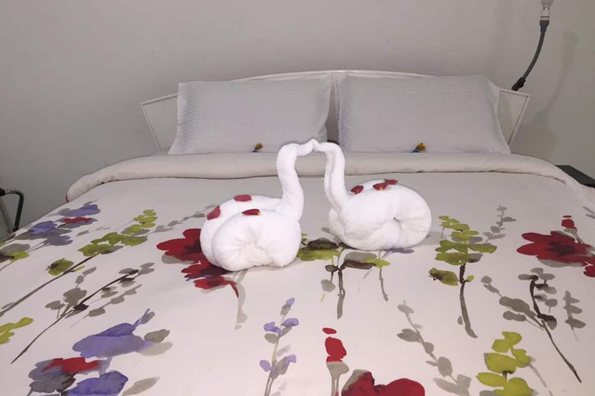 3 bedrooms, in-room safe, desk, iron/ironing board (on request)