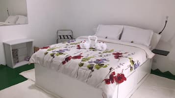 3 bedrooms, in-room safe, desk, iron/ironing board