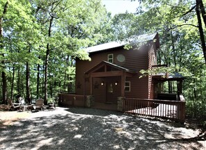 Property grounds - Misty Mountain Hideaway · Privacy and Luxury Combined! (Sautee Nacoochee)