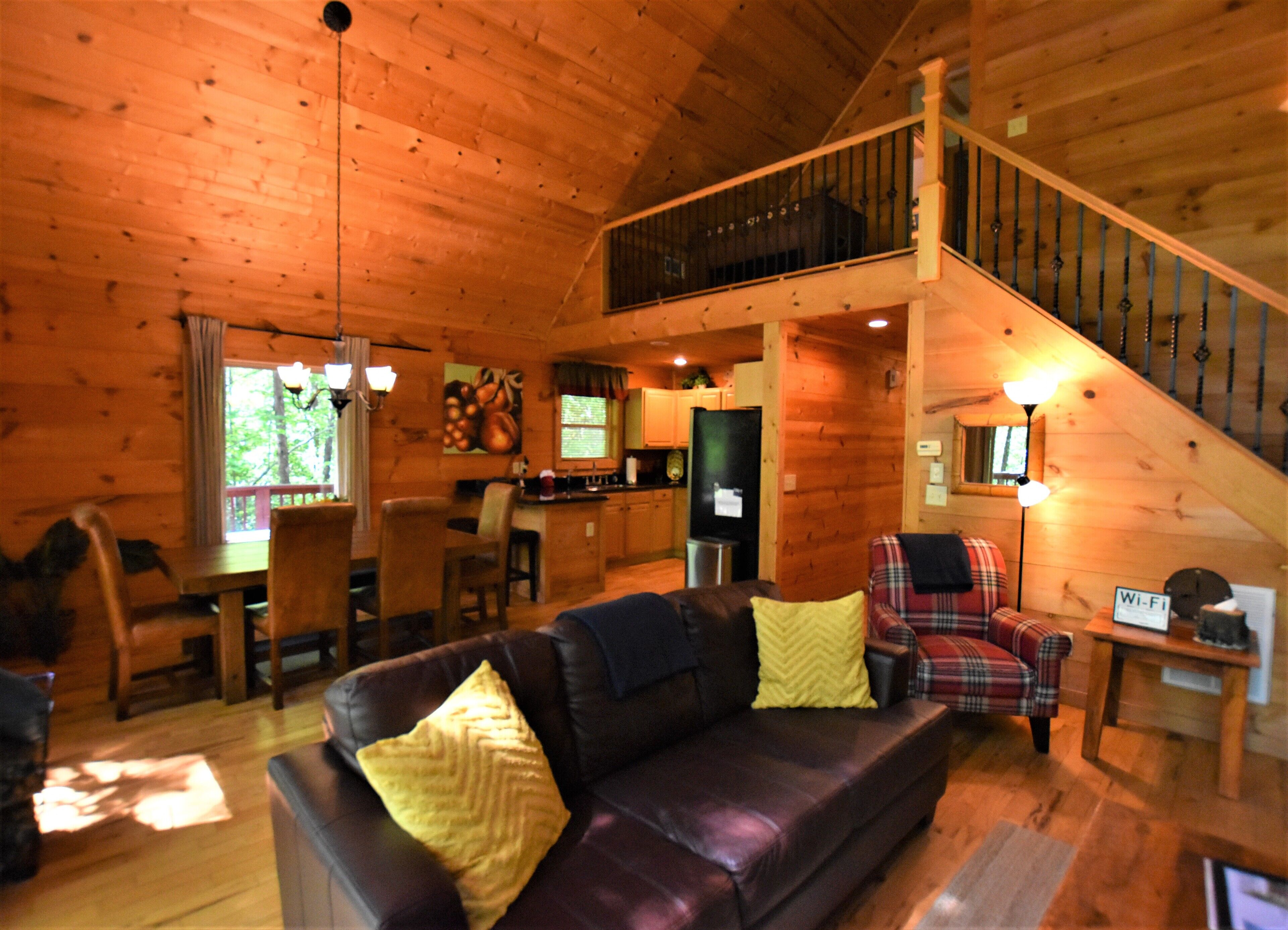 Misty Mountain Hideaway  · Privacy and Luxury Combined!