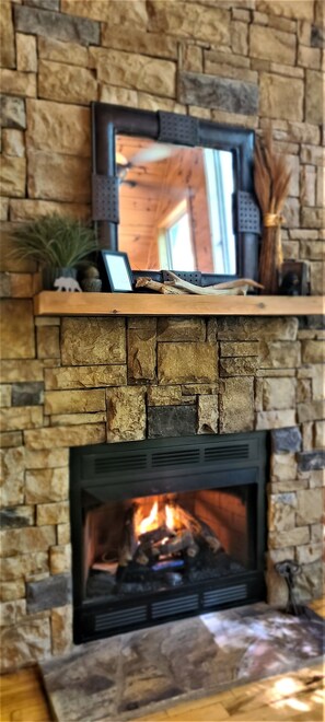 Interior - Misty Mountain Hideaway · Privacy and Luxury Combined! (Sautee Nacoochee)