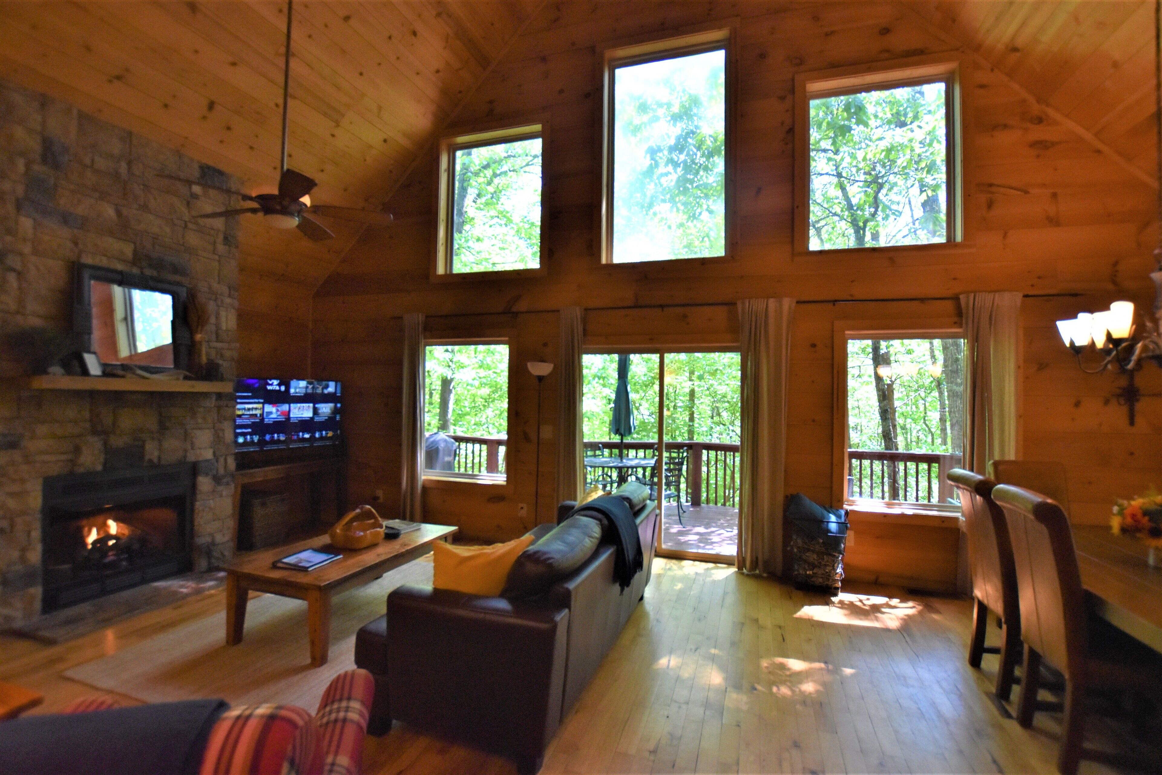 Misty Mountain Hideaway  · Privacy and Luxury Combined!