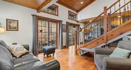 Quiet, Comfy & Spacious: Cabin within 10 mi of Mt. Rushmore & Custer State Park