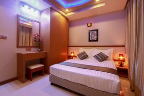 Két bảo mật tại phòng, trang bị nội thất với thiết kế riêng biệt, bàn 